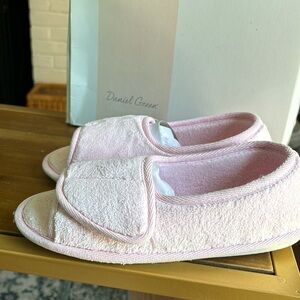 New Daniel green slippers ladies size 7 pink
